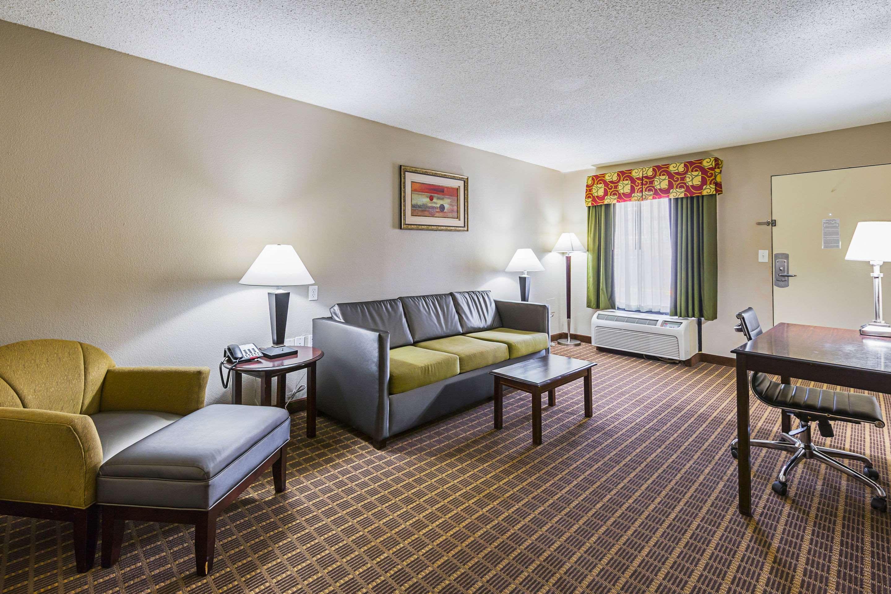 Quality Inn & Suites Greenville - Haywood Mall Exterior foto